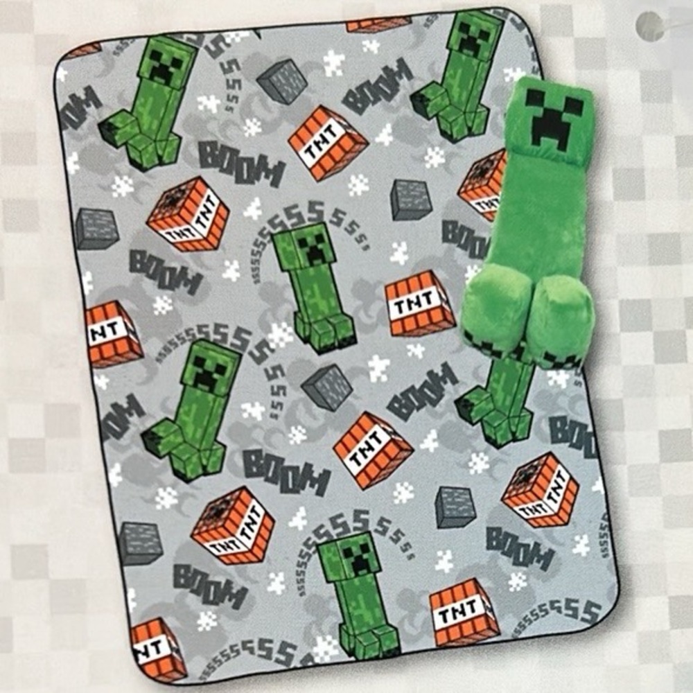 Minecraft 2 Piece Hugger Set: 12” Creeper Plush & 40” X 50” Throw Blanket